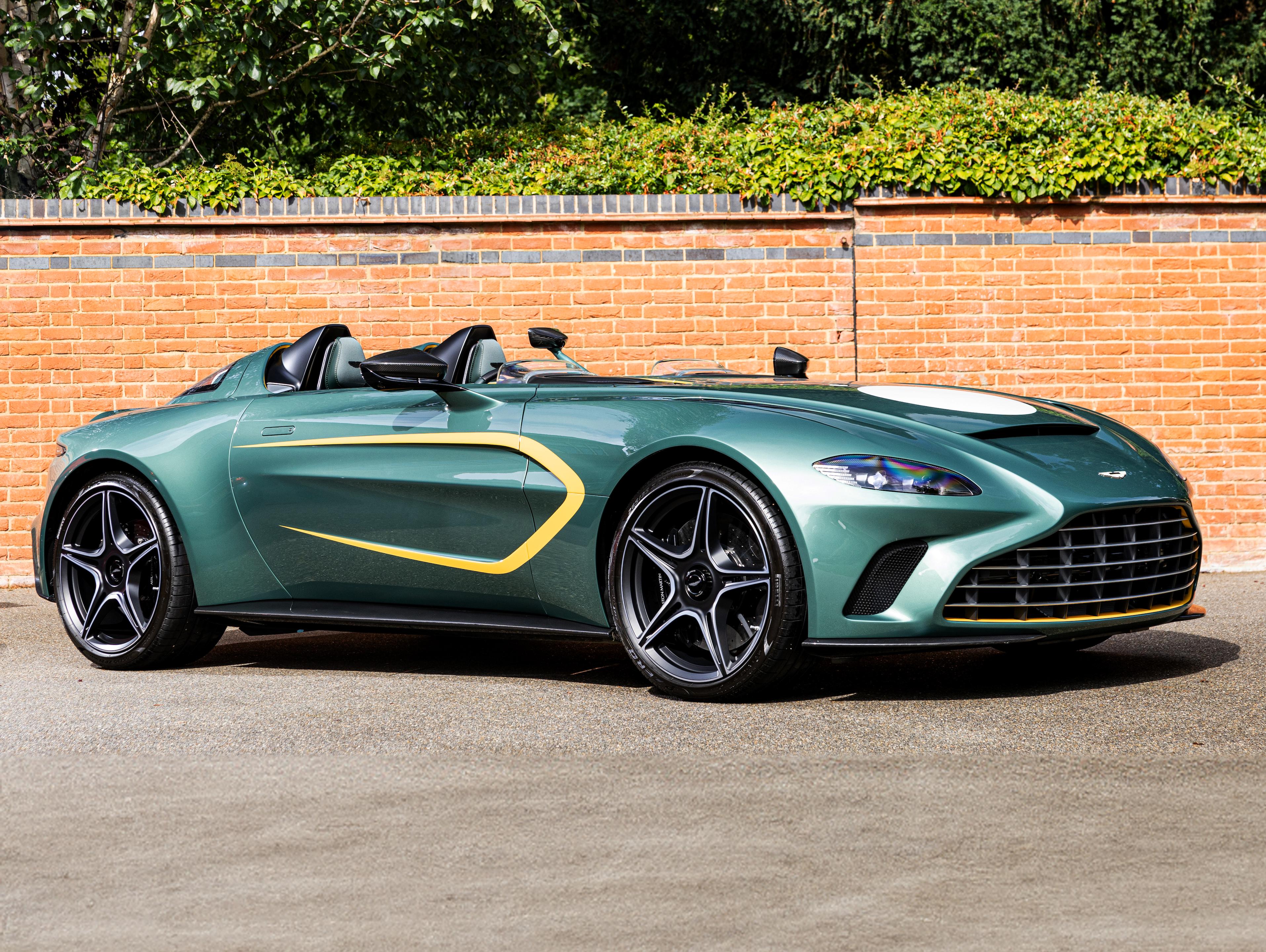ASTON MARTIN カタログ New-2021-Aston-Martin-Vantage-