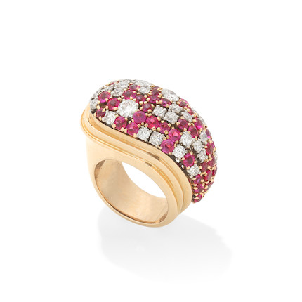 Bonhams : RUBY AND DIAMOND COCKTAIL RING, CIRCA 1945