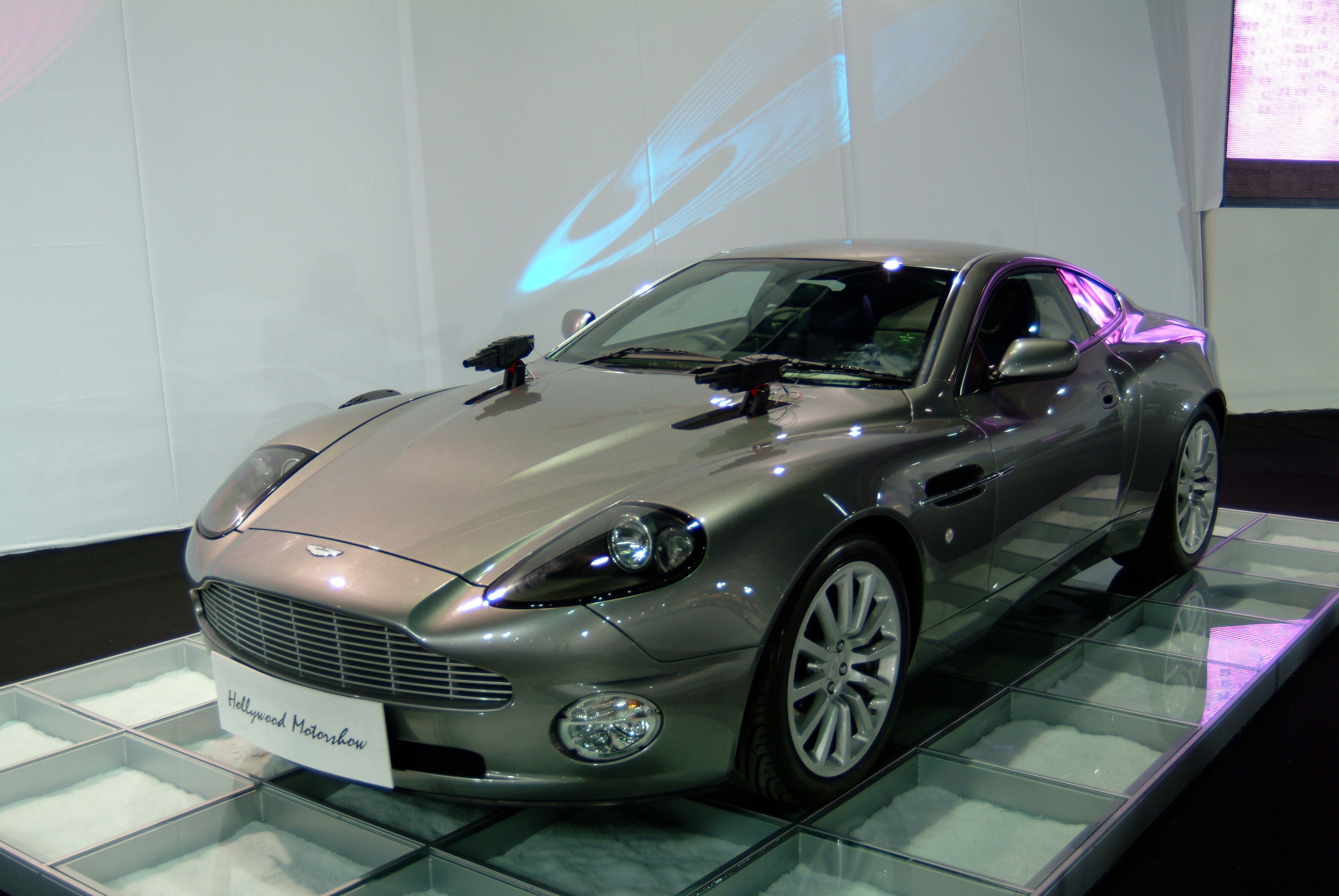 007 DIE ANOTHER Day Aston Martin V12 Vanquish 2005 RC2 1:18 Joyride Neuf dans sa boîte EUR 166