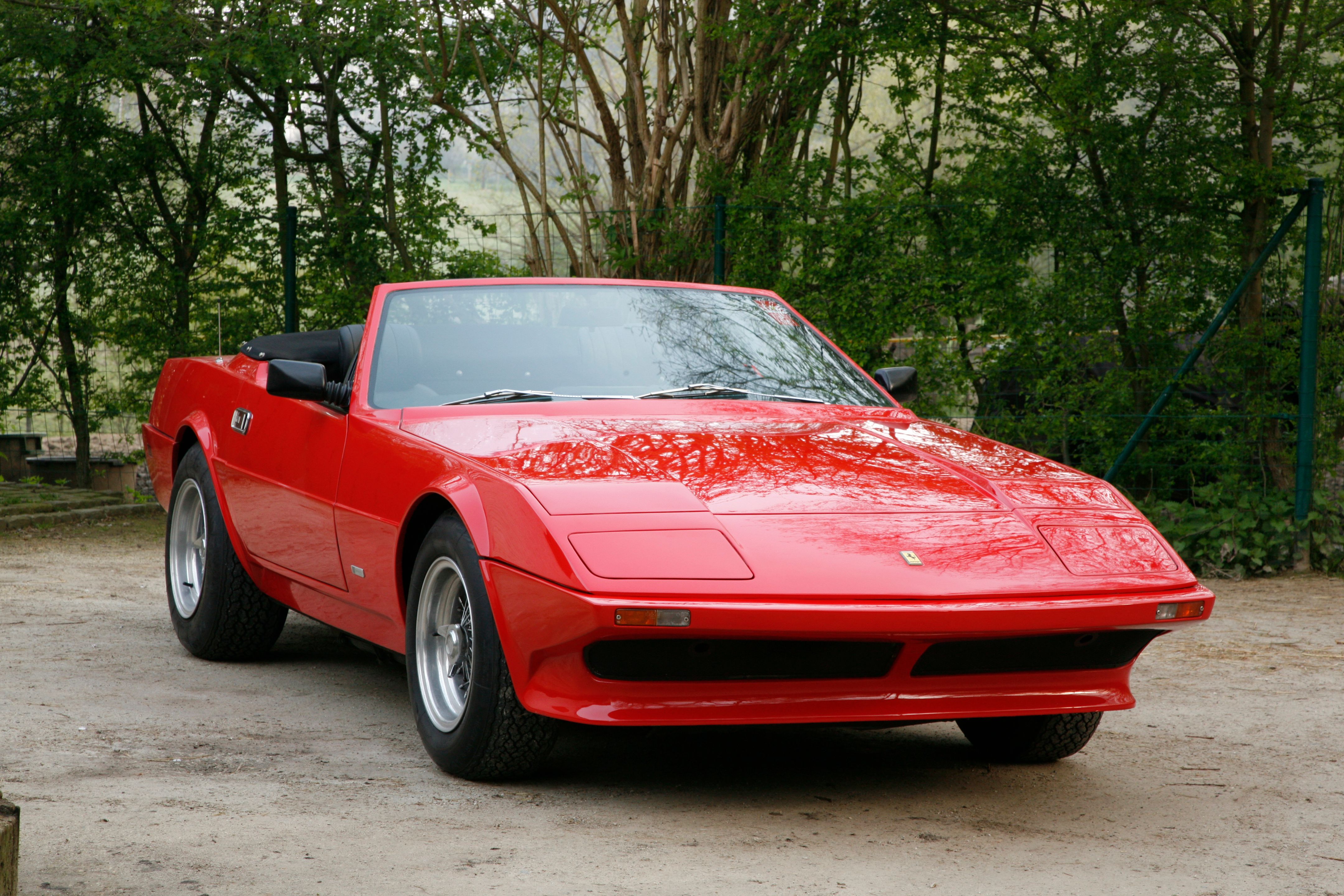Ferrari 365 GTB4 NART Spider Rouge 1972 – Matrix Scale Models 1/43 Résine