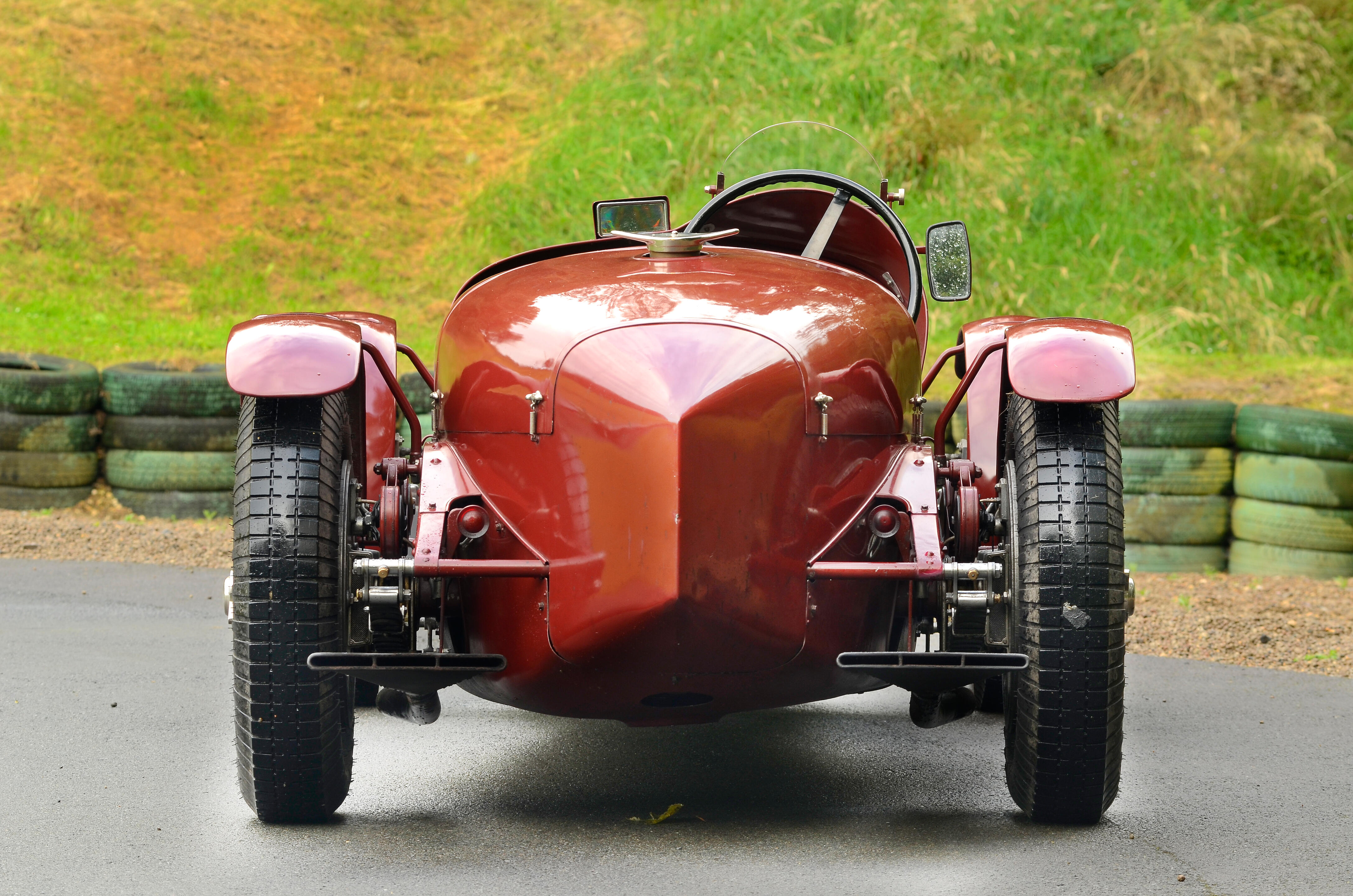 https://img1.bonhams.com/image?src=Images/live/2012-08/07/8615756-2-16.jpg