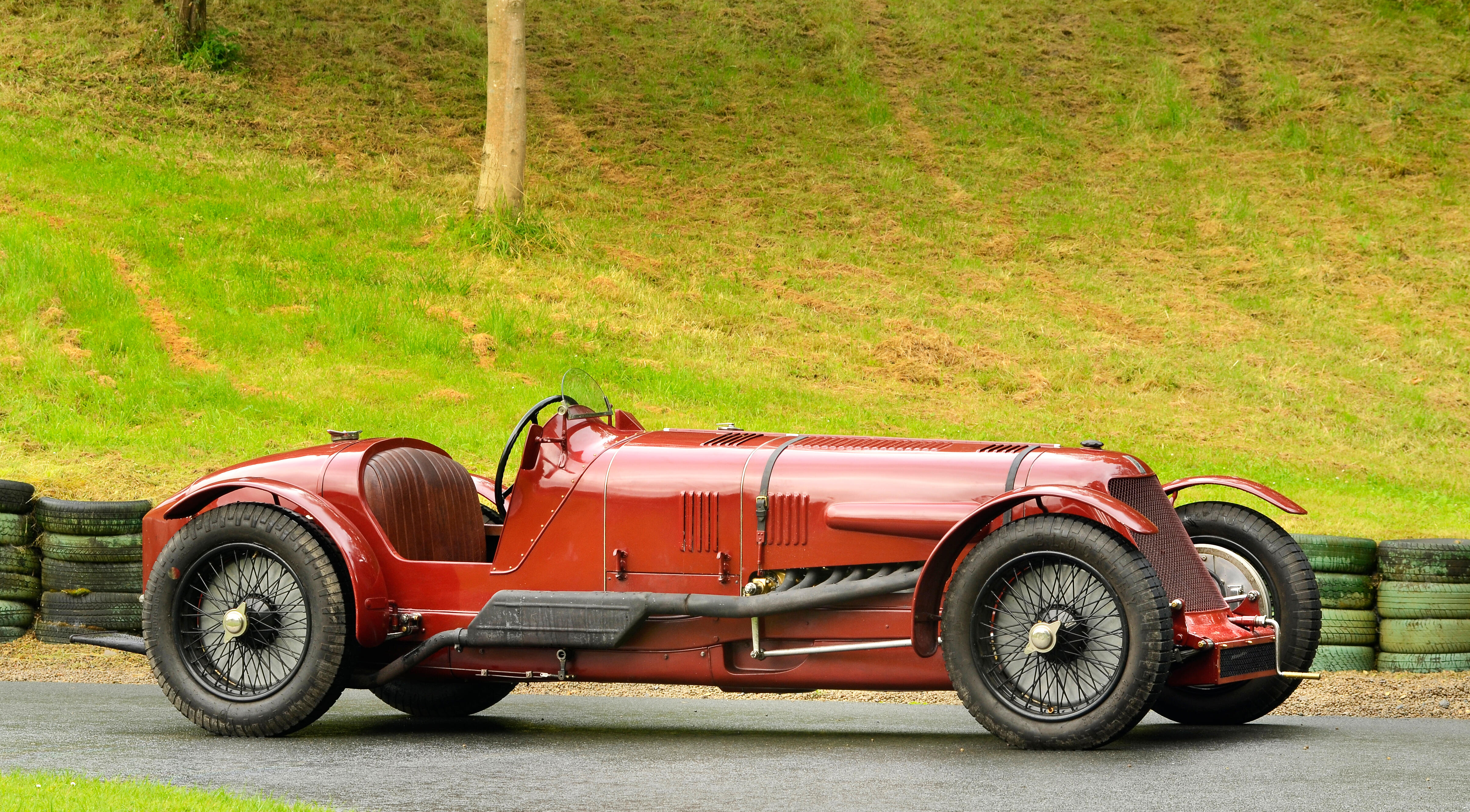 https://img1.bonhams.com/image?src=Images/live/2012-08/07/8615756-2-2.jpg