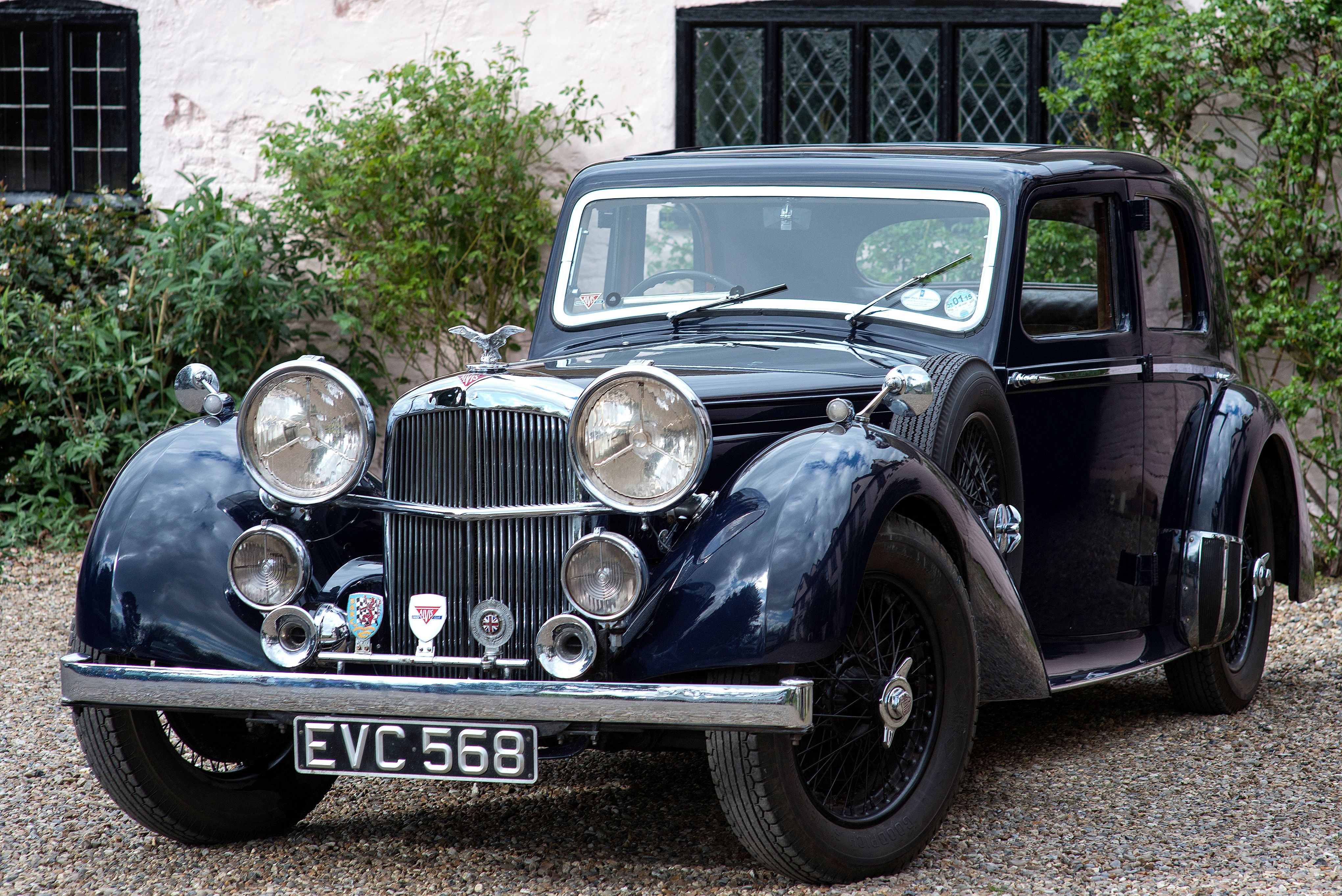 Возрождение легенды: оживление утраченного бренда и его возвращение на современный автомобильный рынок