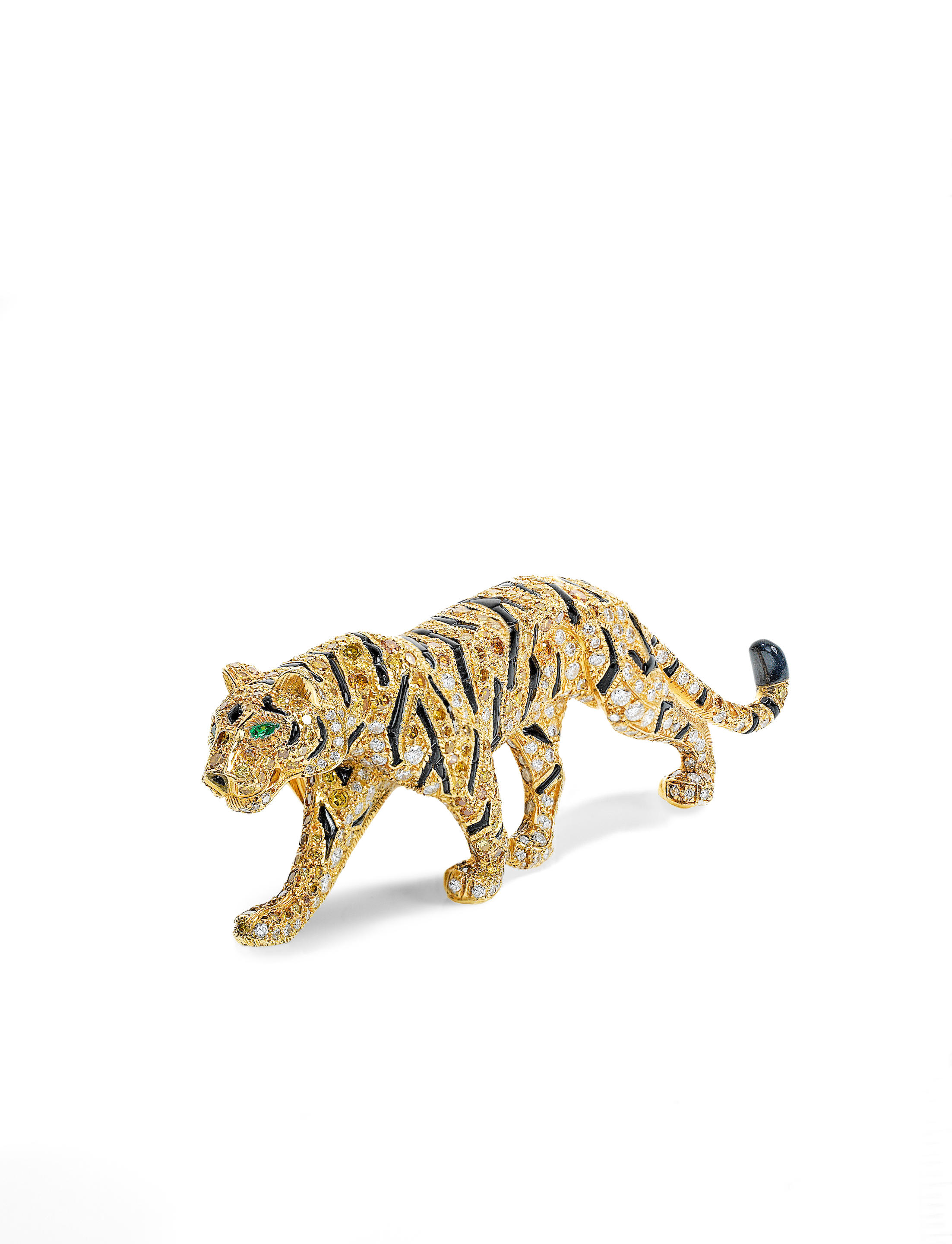 Bonhams : A tiger's claw brooch and a tiger's claw pendant (2)