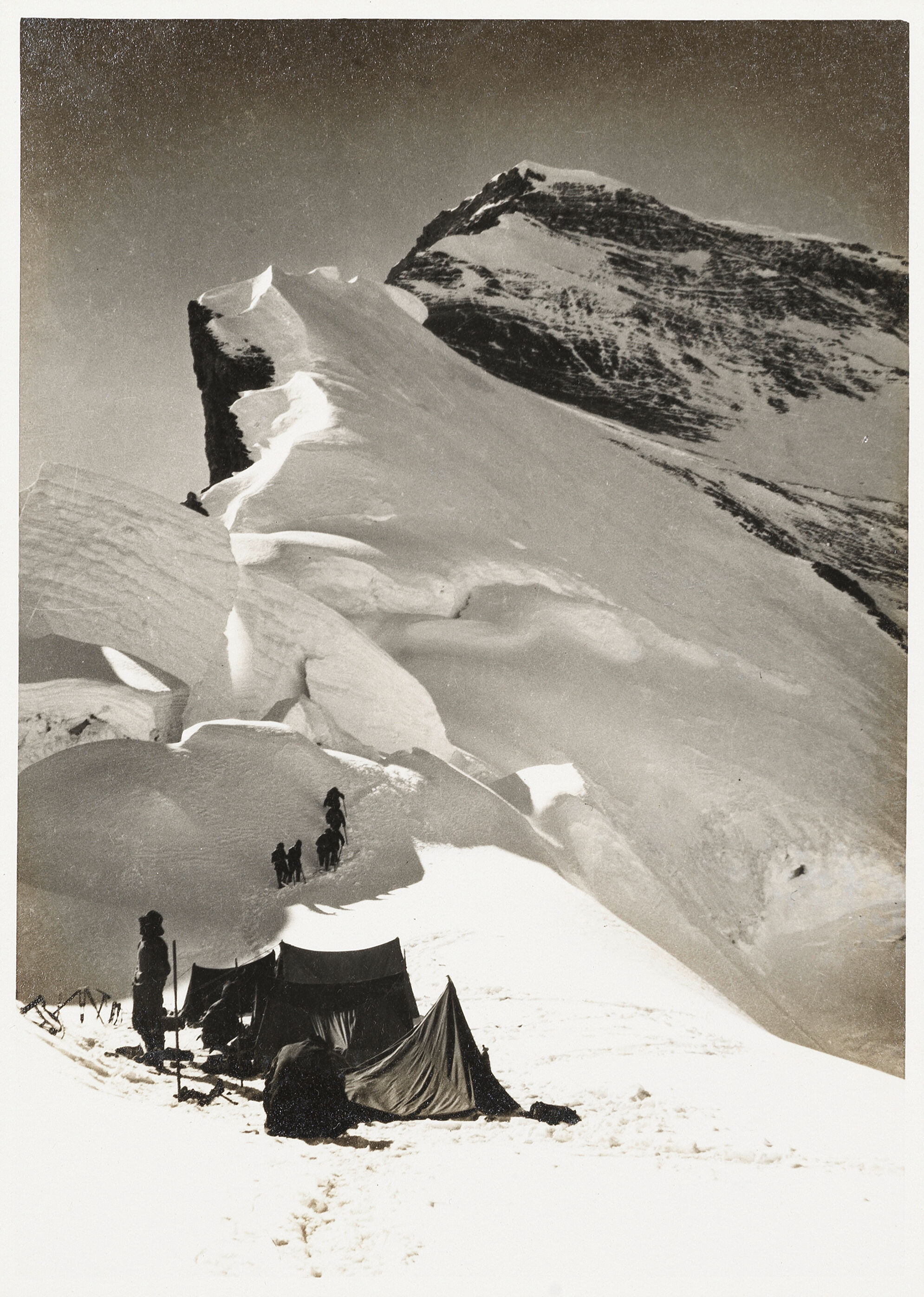 Livre Relié Cuir 'The Assault On Mount Everest 1922-1923' Par C.G. Bruce - Édition Réplique Luxe 2021