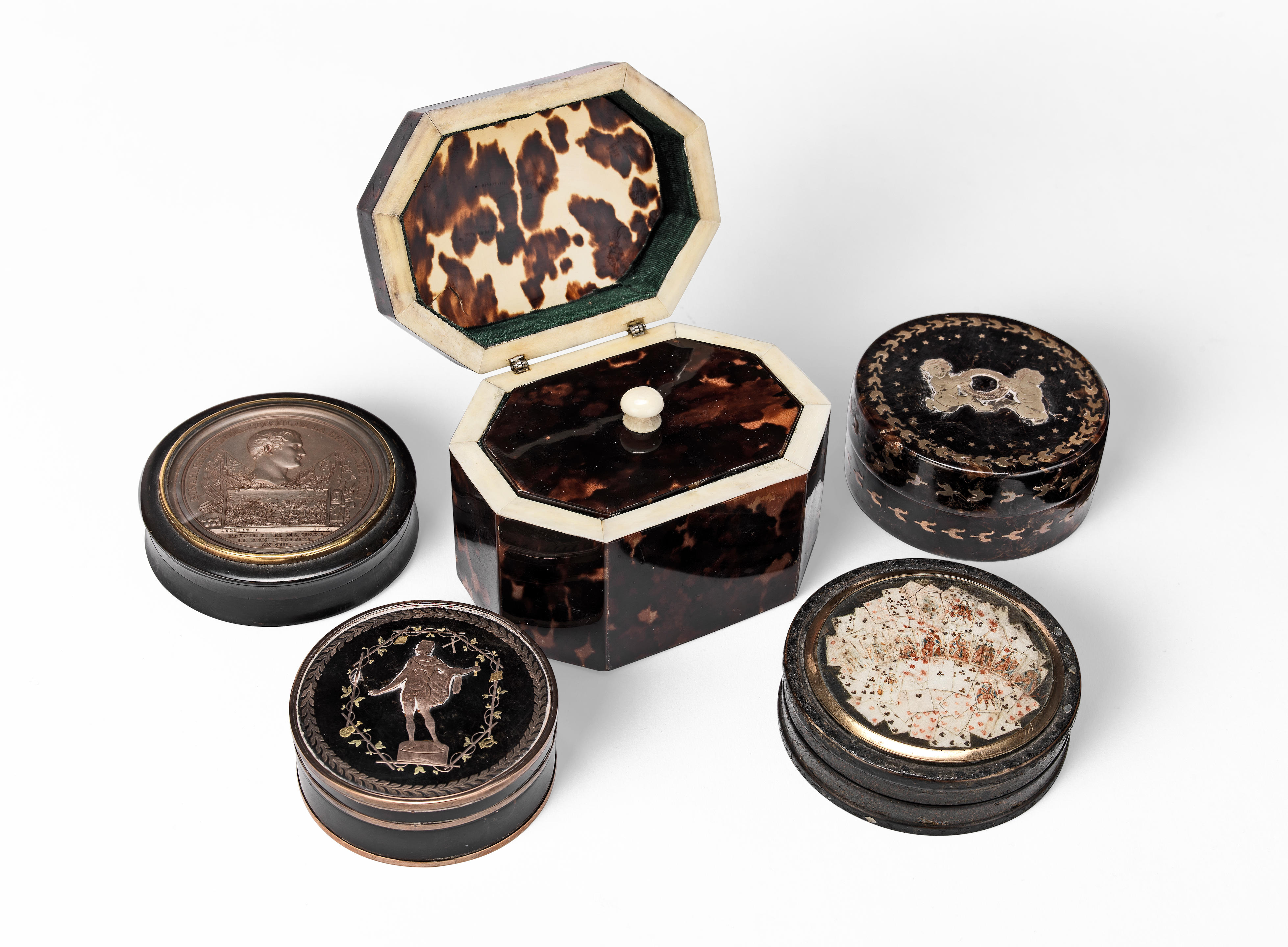 Bonhams : A collection of five small 18th and 19th century boxes (5)