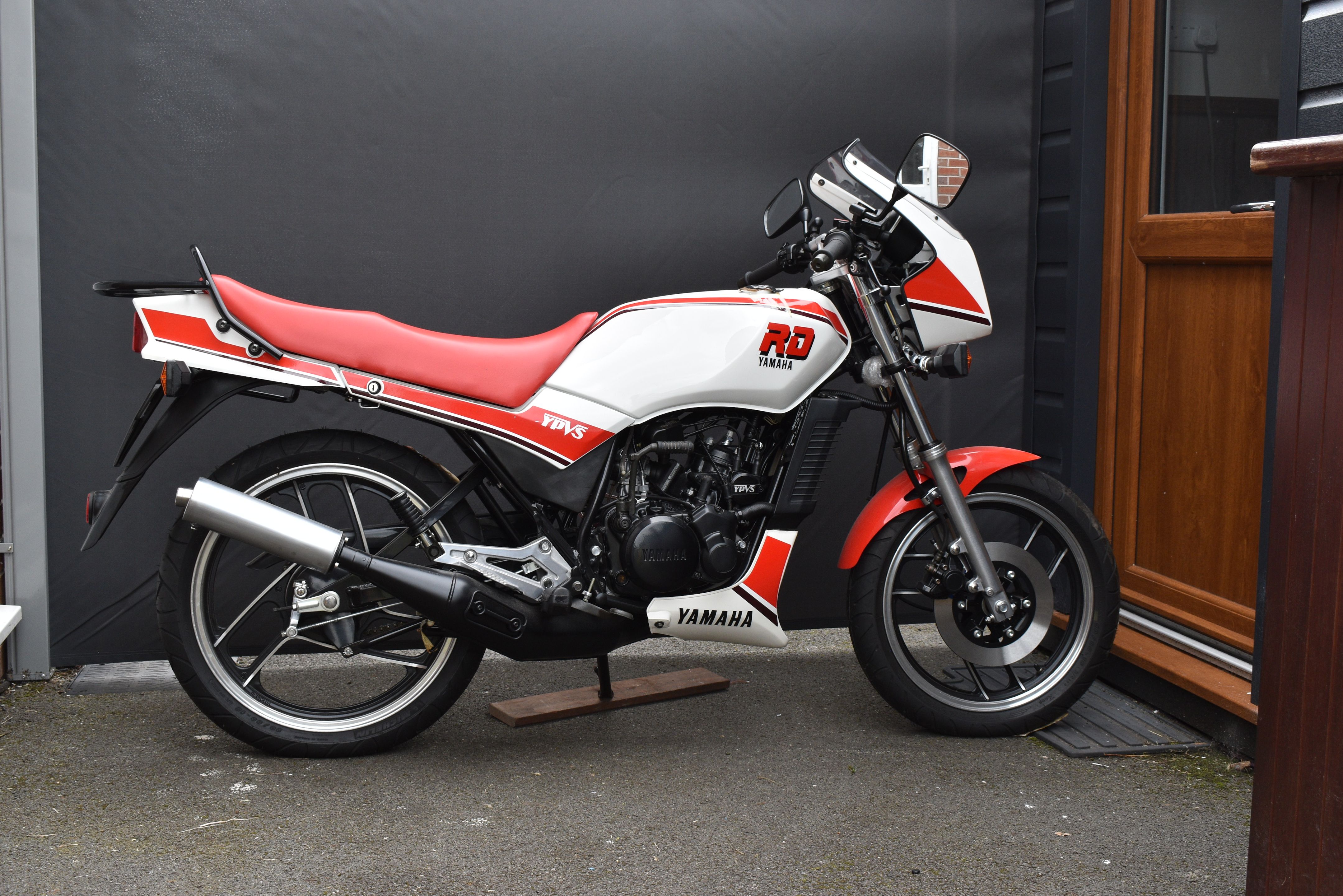Yamaha Rd 125 🛞 Yamaha RD125 🛠 @anineteenbuilt MORE PICS AND