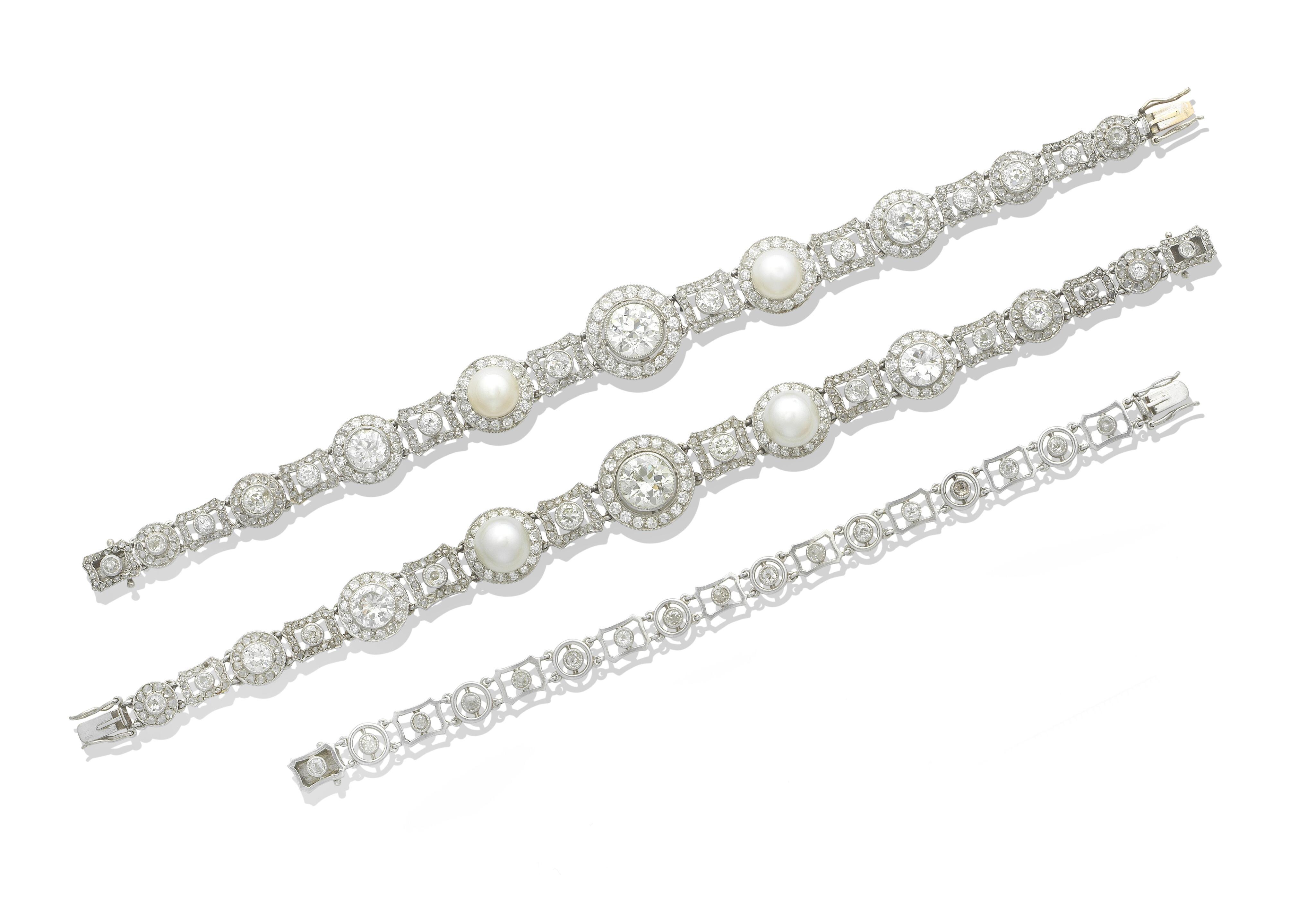 Bonhams PEARL AND DIAMOND BRACELET/CHOKER COMBINATION, CIRCA 1925 (3)