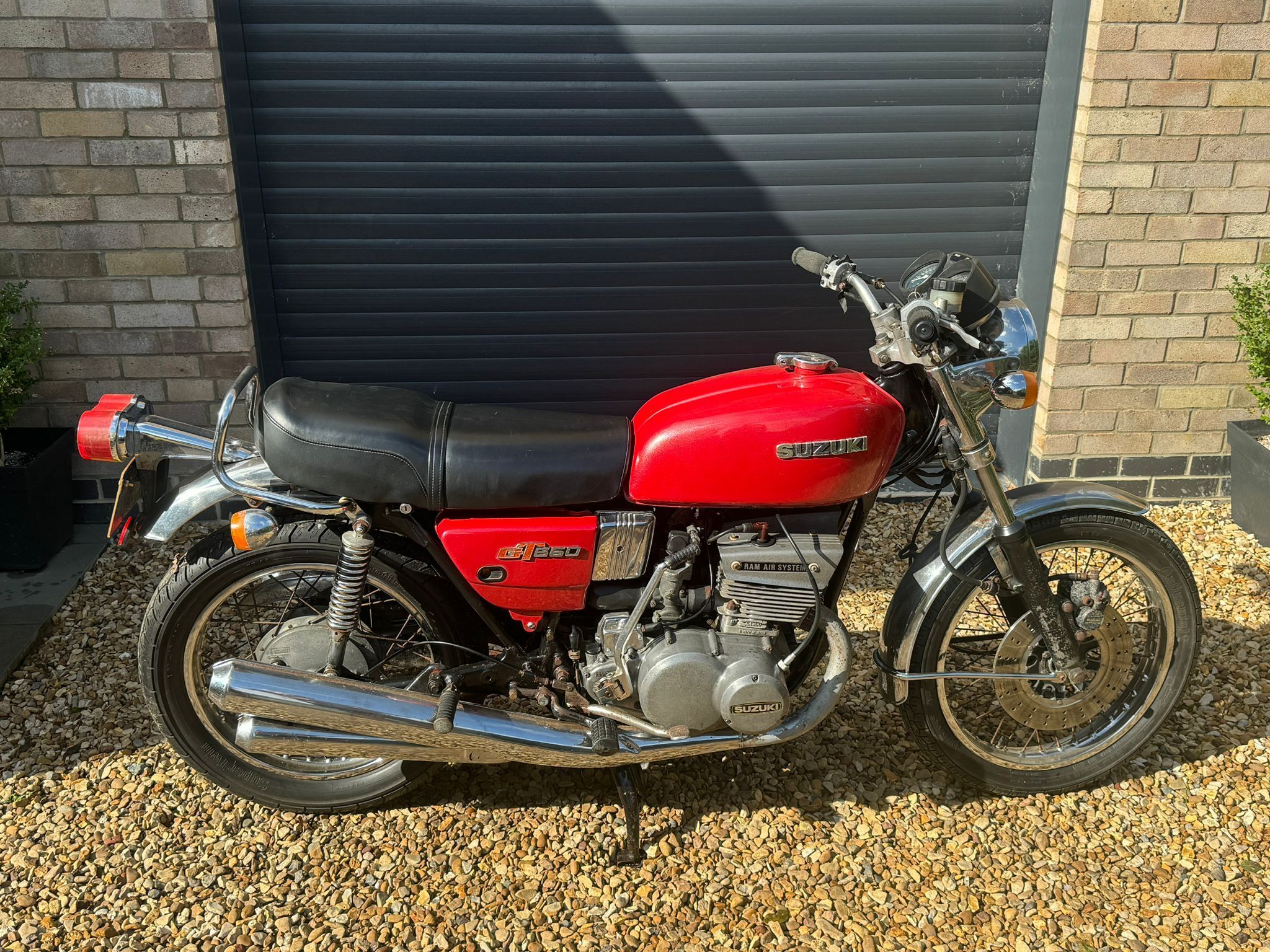 Bonhams Cars : 1977 Suzuki GT550 Frame no. GT550-68553 Engine no 