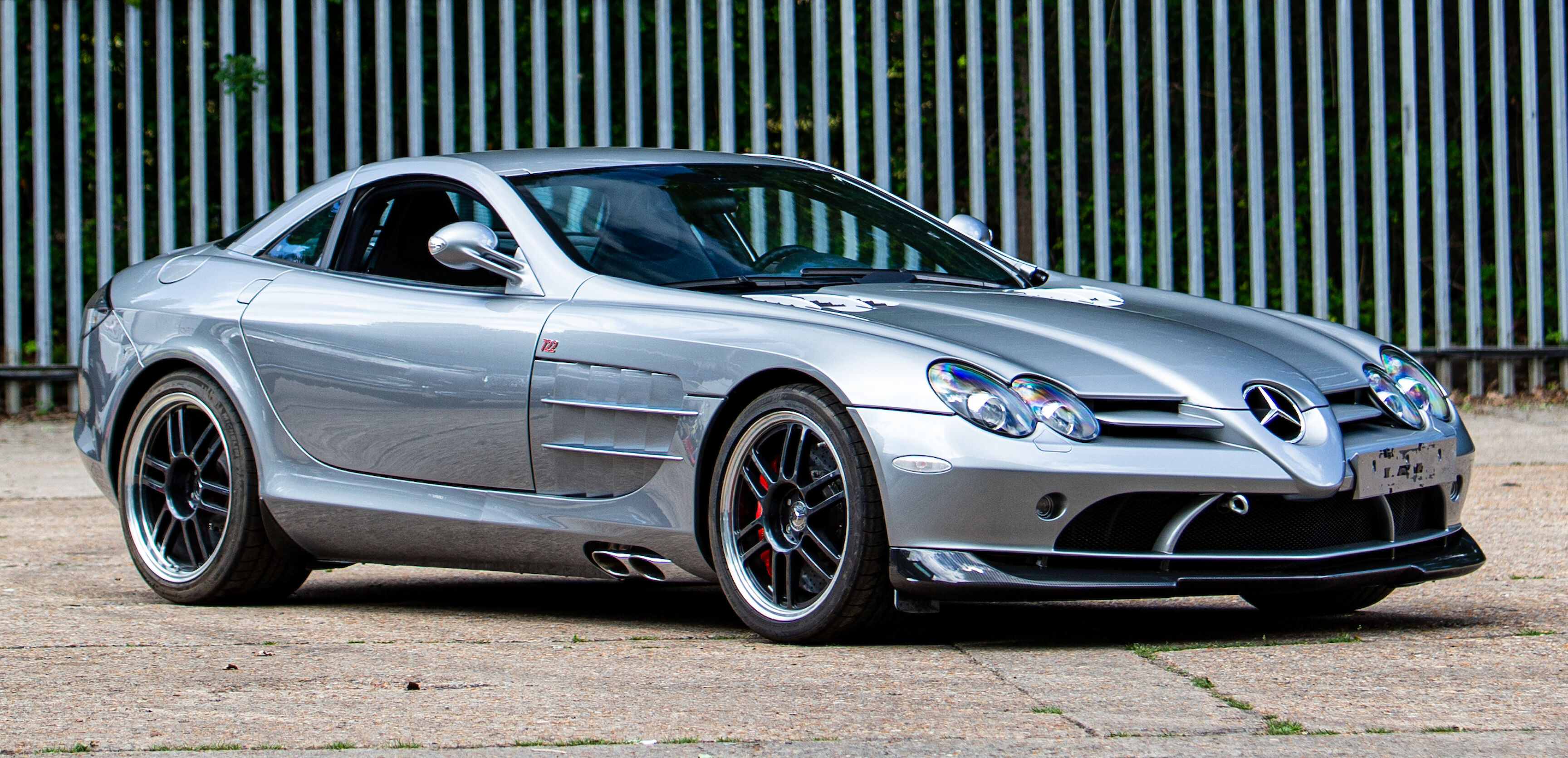 Подчеркивание мощи и скорости через экстерьер и интерьер