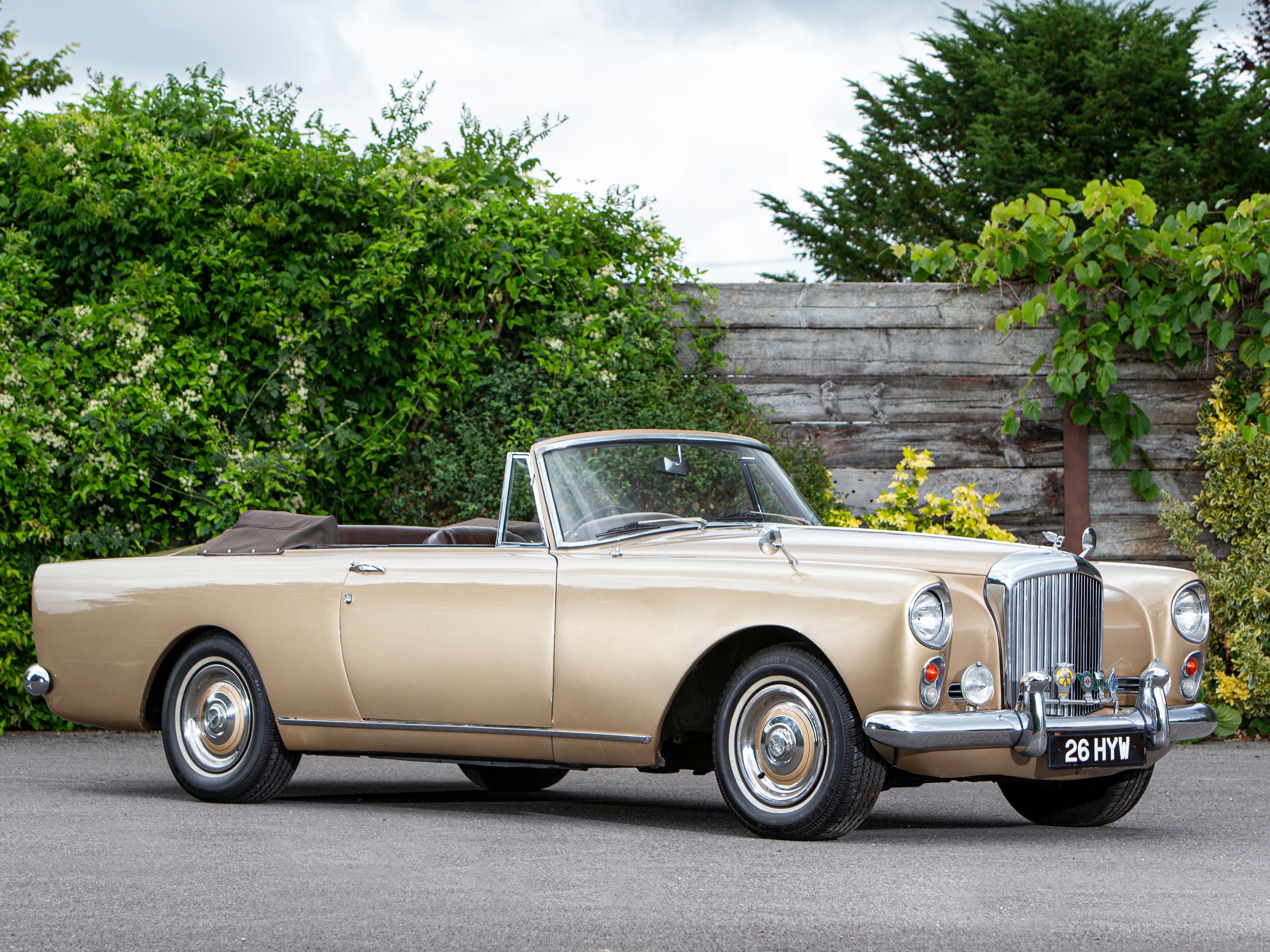 Voici la Bentley Batur, un élégant cabriolet à moteur W12 Voici la Bentley Batur, un élégant cabriolet à moteur W12