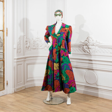 Nina RICCI, collection Haute Couture, circa 1985. Manteau long d